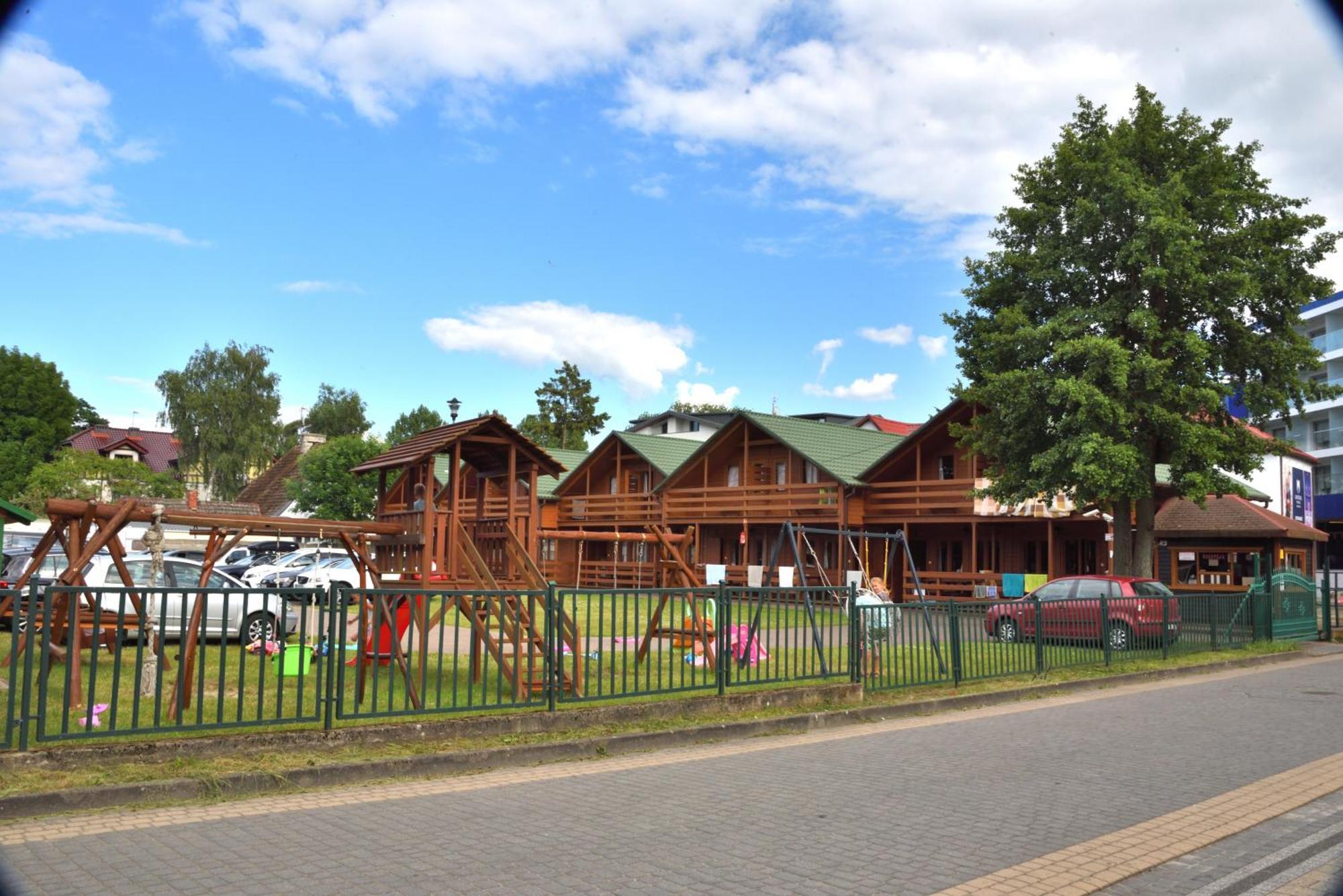 Mlodziezowy Domek Dla Grup Eldorado Mielno Centrum, 200M Od Morza Exterior foto